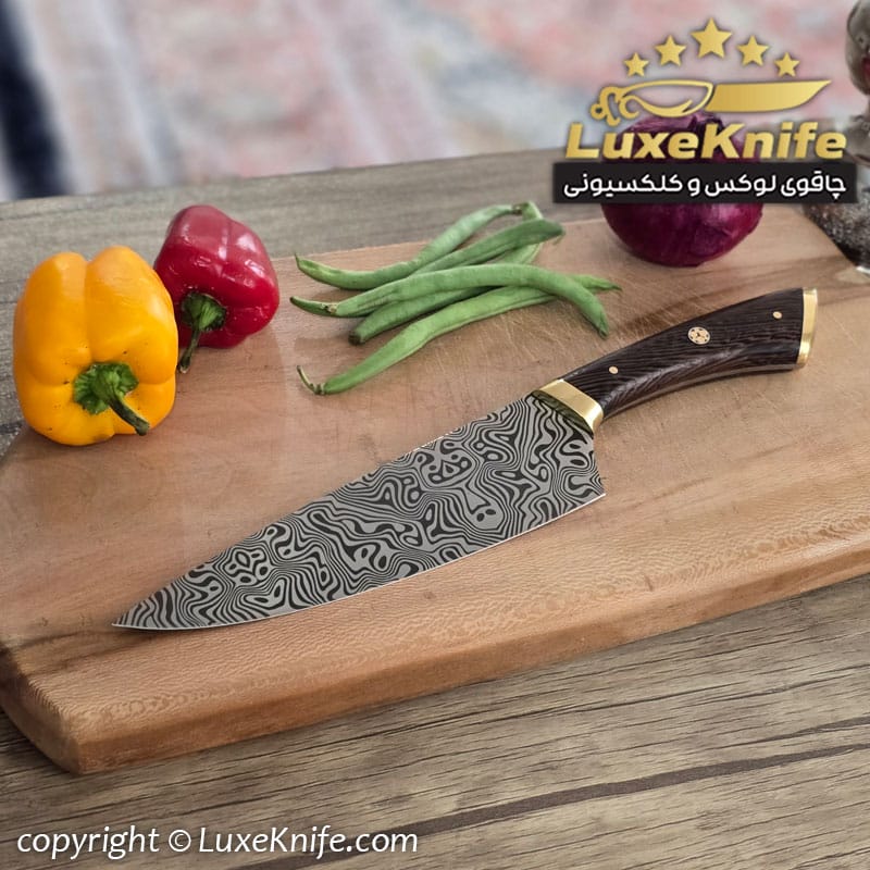 چاقوی سرآشپزی حرفه ای با تیغه استیل طرح دمشقی ( برند اورجینال استاد منفرد حک شده روی تیغه )