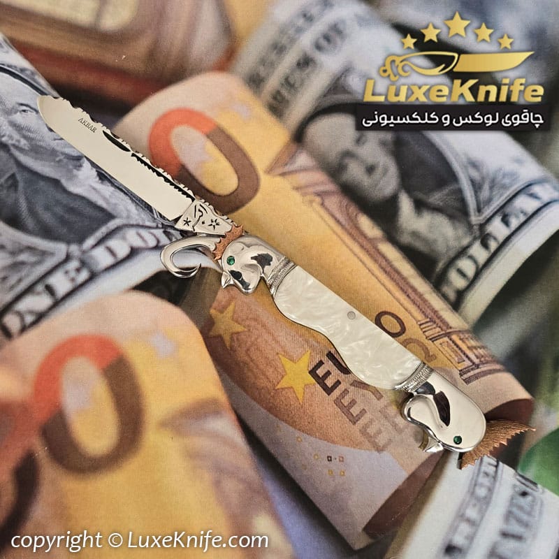 اثر هنری فوق کلکسیونی استاد اکبر خلفی طرح مرغ و خروس ( دسته فیبر صدفی کهنه آلمانی اصل )